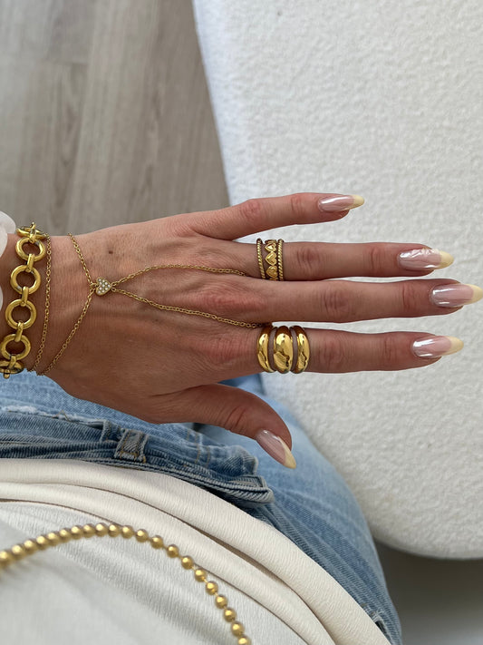 Hand chain met dubbel bandje en hartje