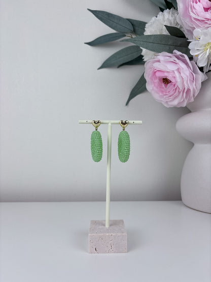 Oorbellen groene kraaltjes hart stud