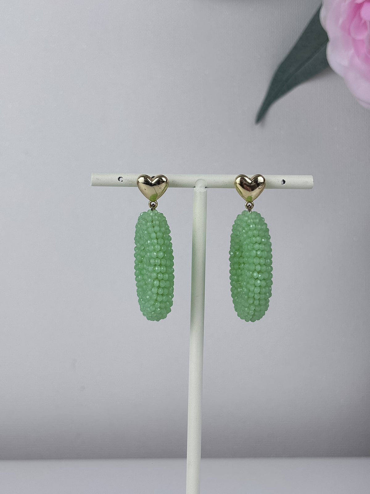 Oorbellen groene kraaltjes hart stud