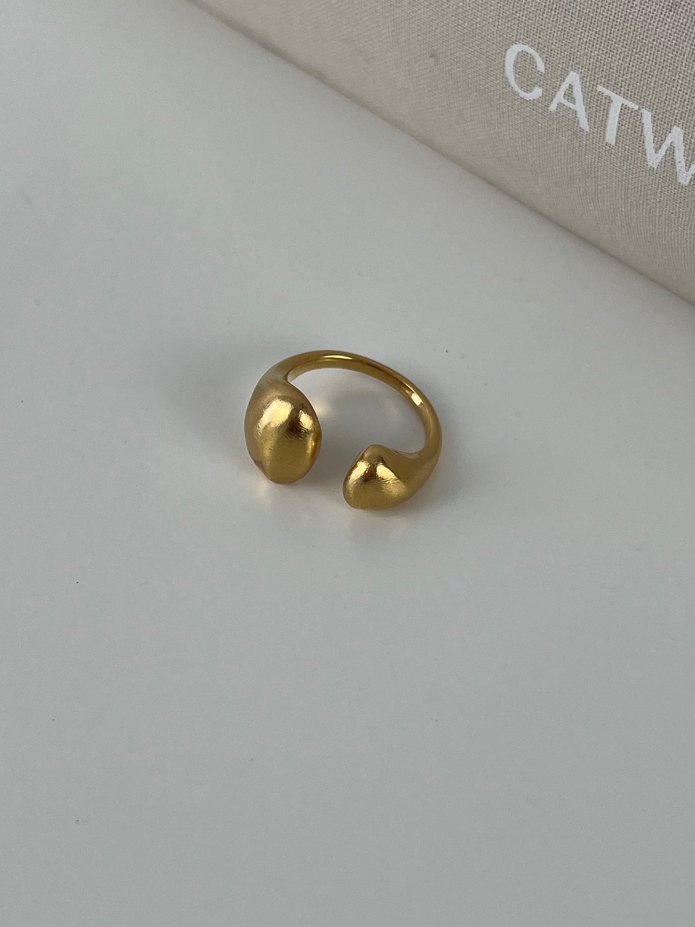 Ring 2 matte bolletjes open voorzijde