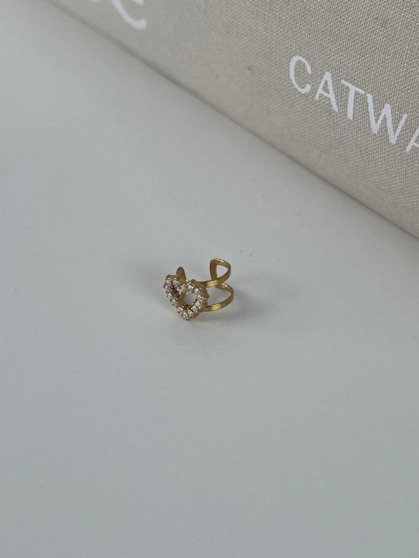 Earcuff strass hartje