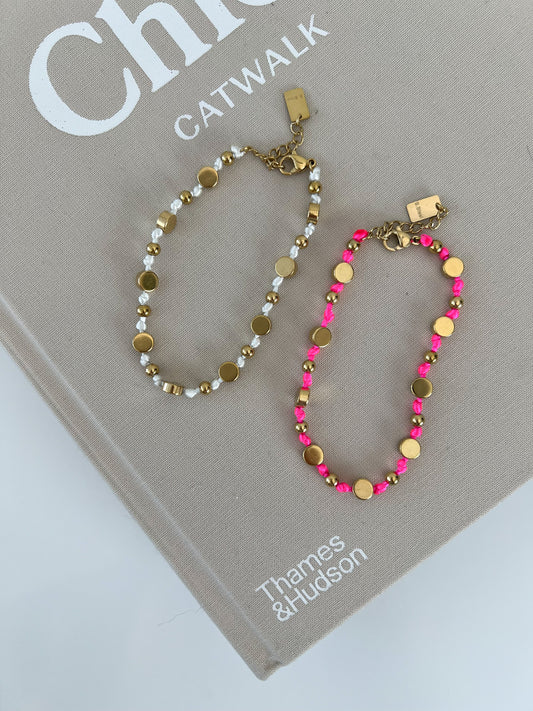 Armband gekleurde stof met balletjes