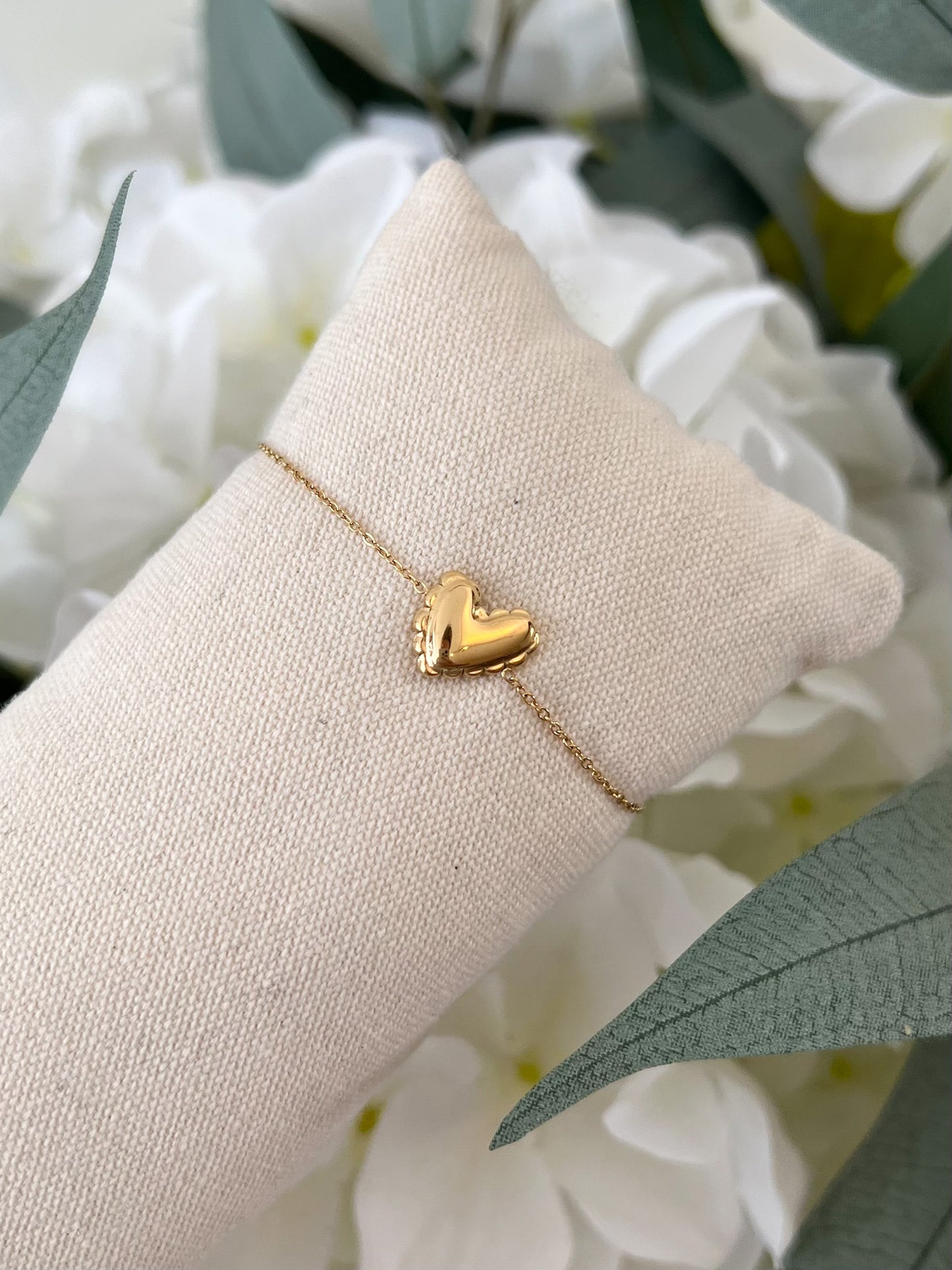 Fijn armbandje met een vol hartje